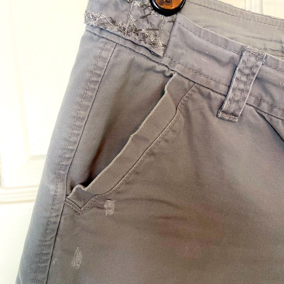 Old Navy grey distressed chino shorts Sz.4 - Picture 4 of 7